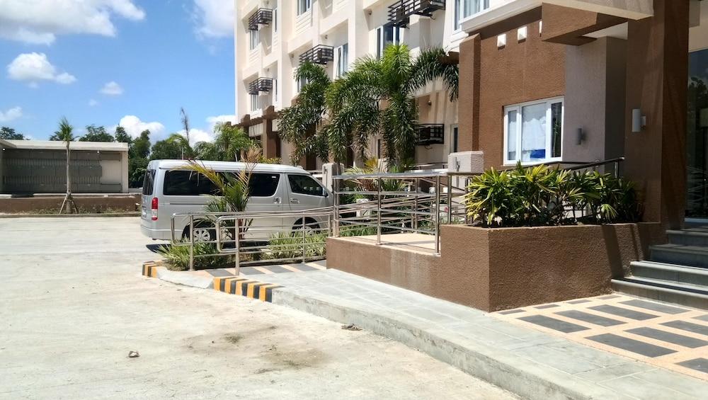 Sotogrande Iloilo Hotel Exterior photo